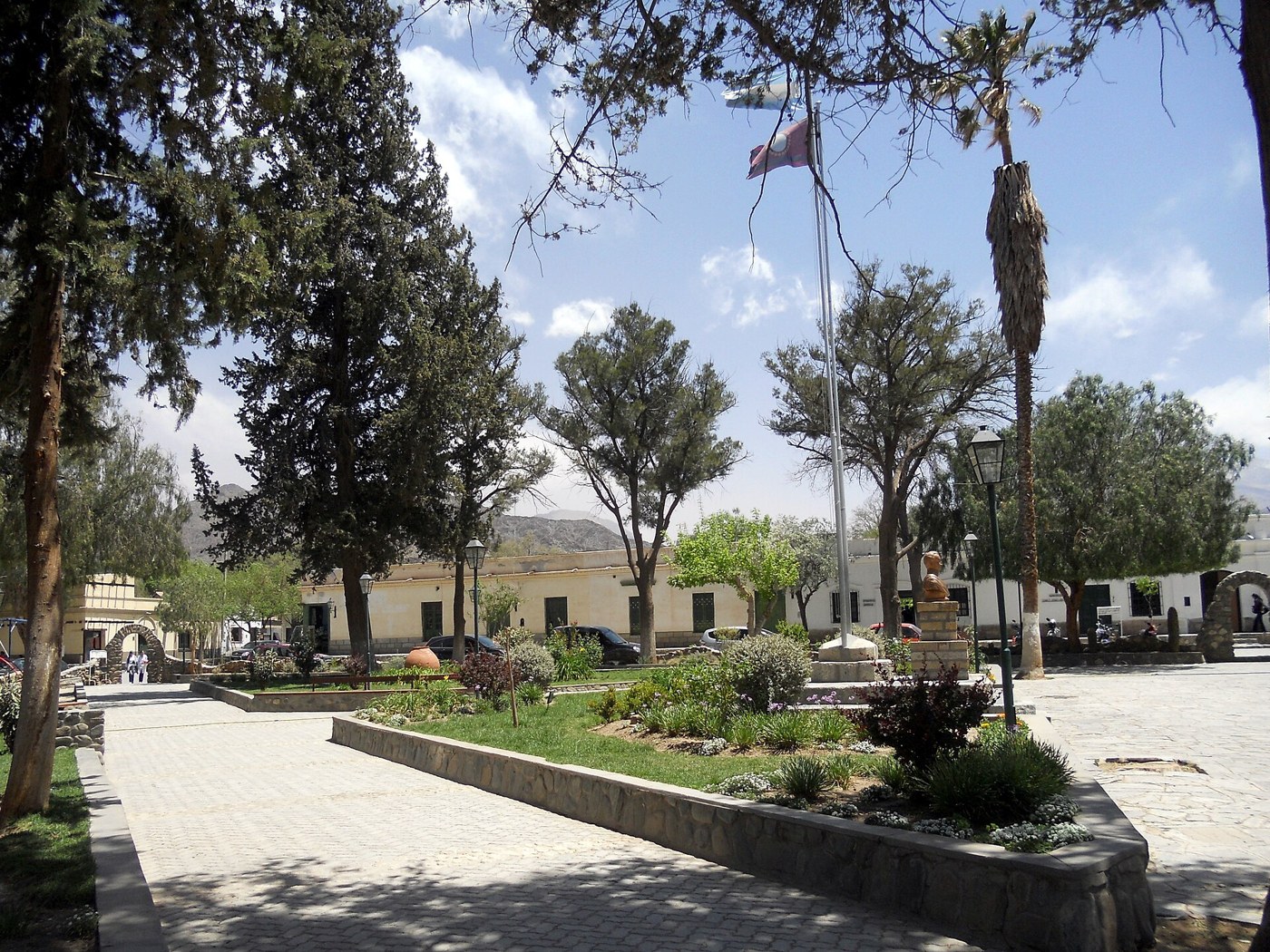 Cachi plaza