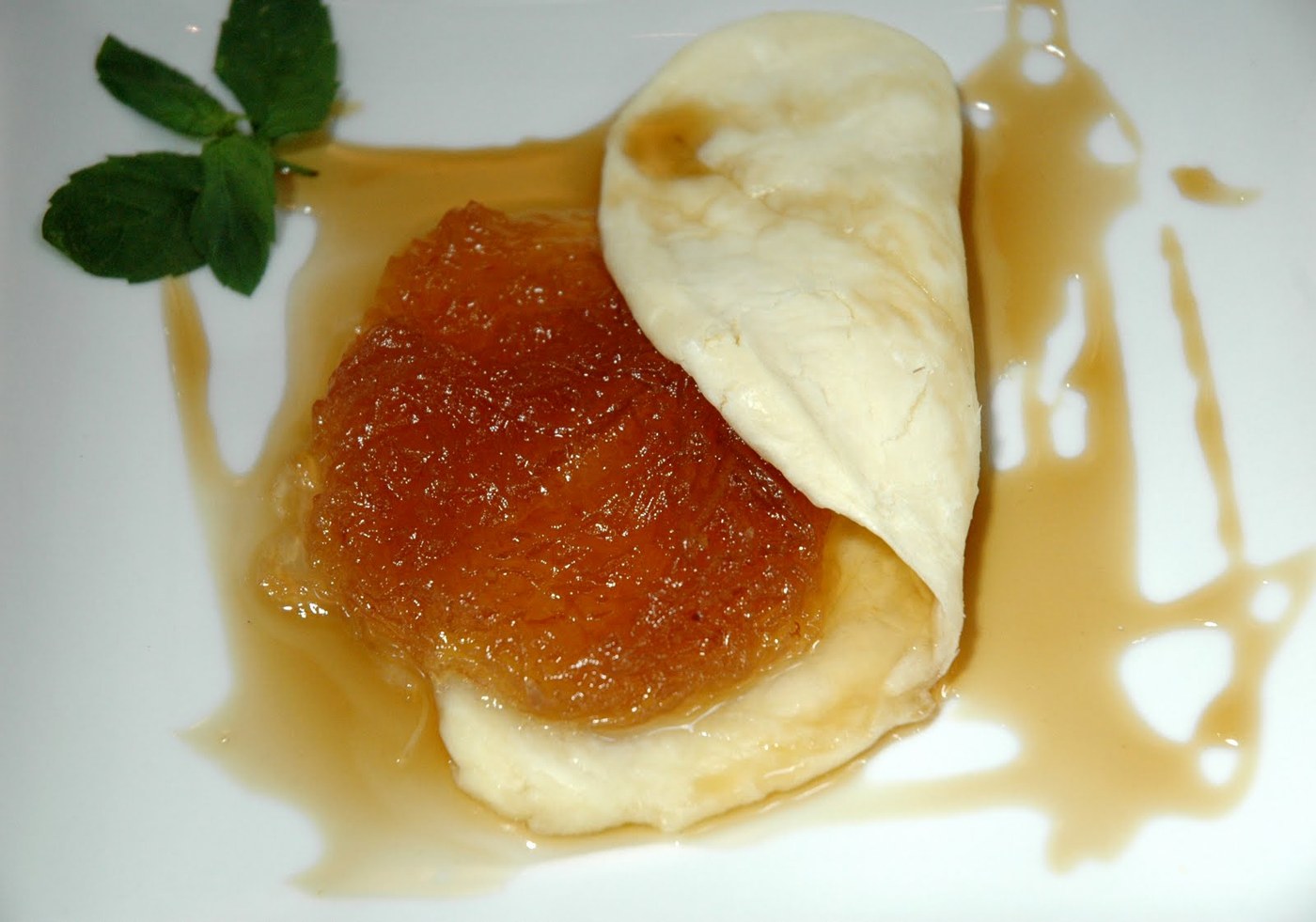 Quesillo con dulce de cayote, nueces y miel de caña, Salta