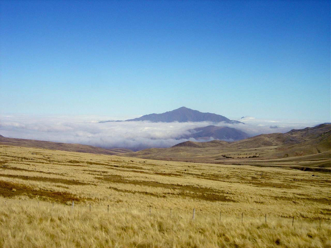Nubes bajas sobre el paisaje de Tafí del Valle