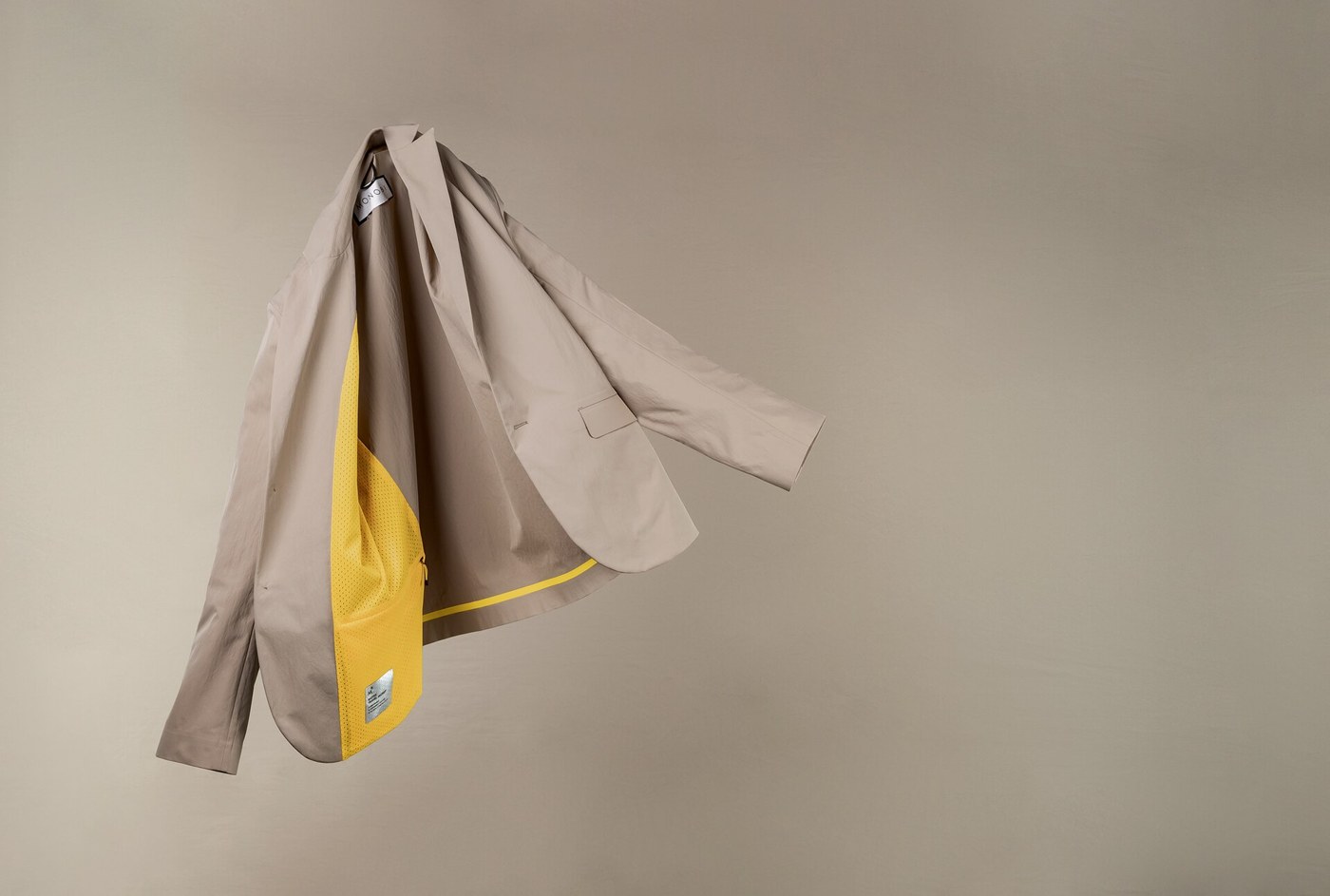 Chaqueta de viaje; imagen ilustrativa de una capa de ropa